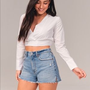 Abercrombie & Fitch curve love high rise mom shorts - medium light wash